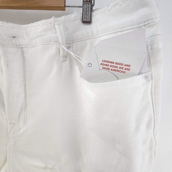 Good American 22 Shorts The Bombshell Destructed White Cut-Off Shorts - Picture 11 of 15